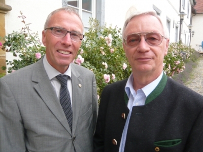 Neuer Lionspräsident: Joachim Müller (links) übernimmt die Amtsgeschäfte vom Vorgänger Ulrich Bauer (rechts)