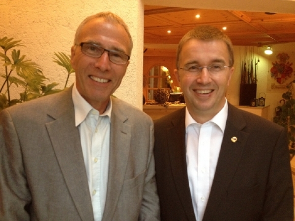 Neuer Lionspräsident: Remo Steiner (rechts) übernimmt die Amtsgeschäfte vom Vorgänger Joachim Müller (links)